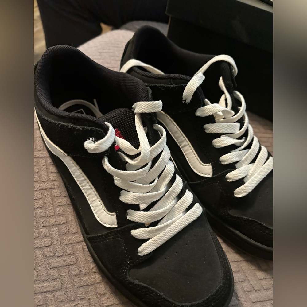 Men’s black Vans size 9